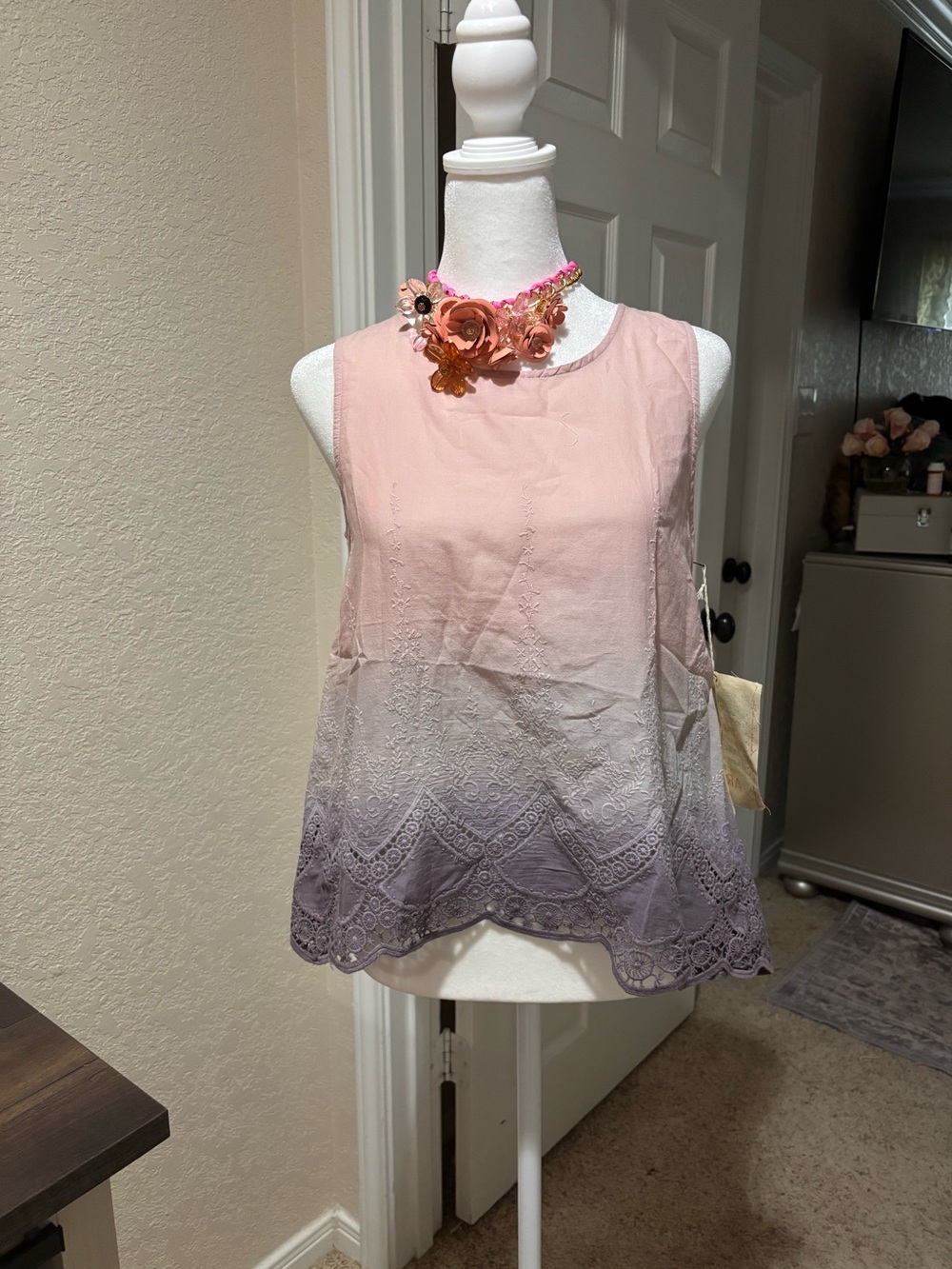 Aratta Pink-to-Gray/purple Ombre Lace-Trim Tank Top
